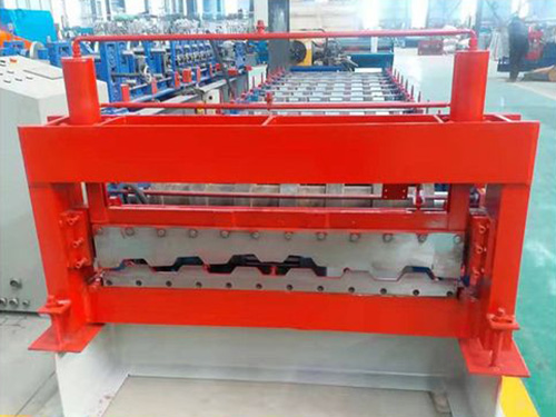 汽车厢板成型机